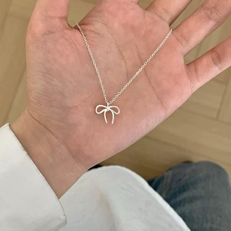 Simple Bow Line Necklace