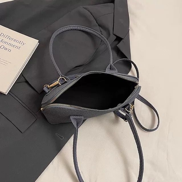 Hand-Held Commuter Bag