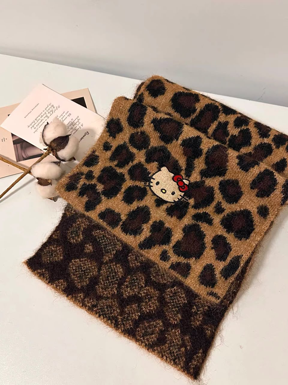 Uni Pandaa Kitty leopard print knit scarf