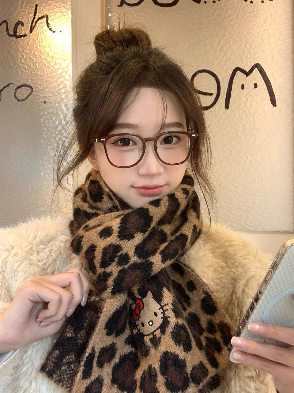 Uni Pandaa Kitty leopard print knit scarf