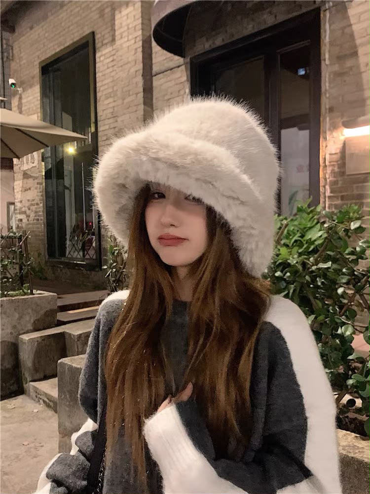 Uni Pandaa faux fur bucket hat