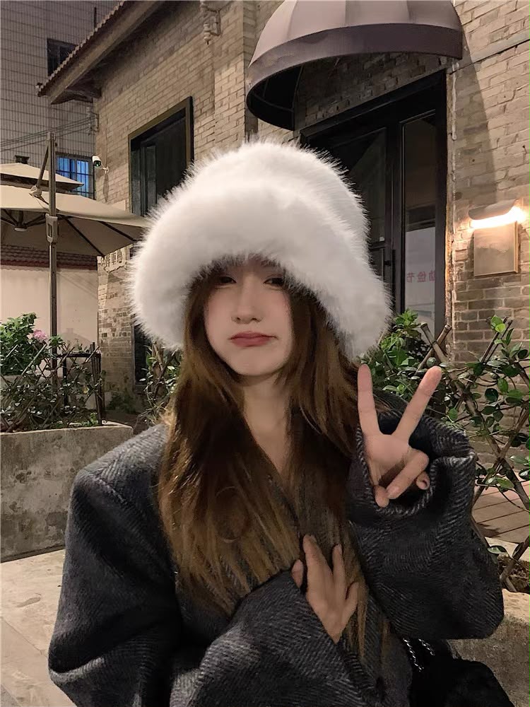 Uni Pandaa faux fur bucket hat