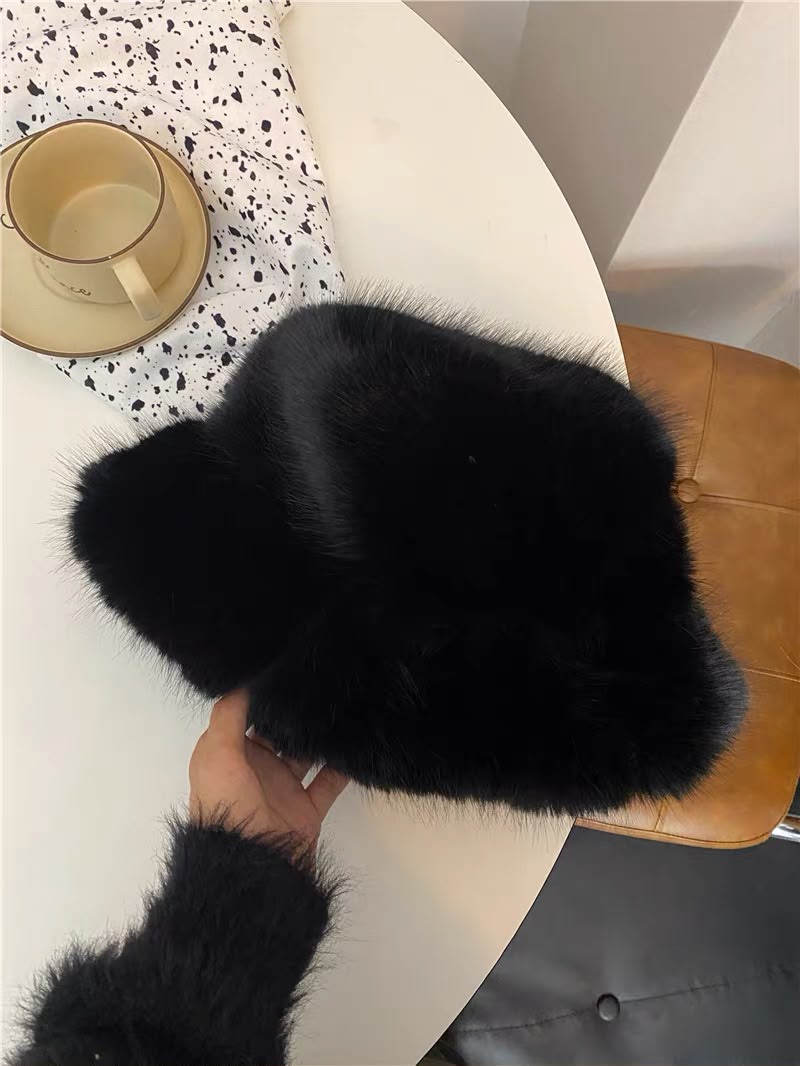 Uni Pandaa faux fur bucket hat