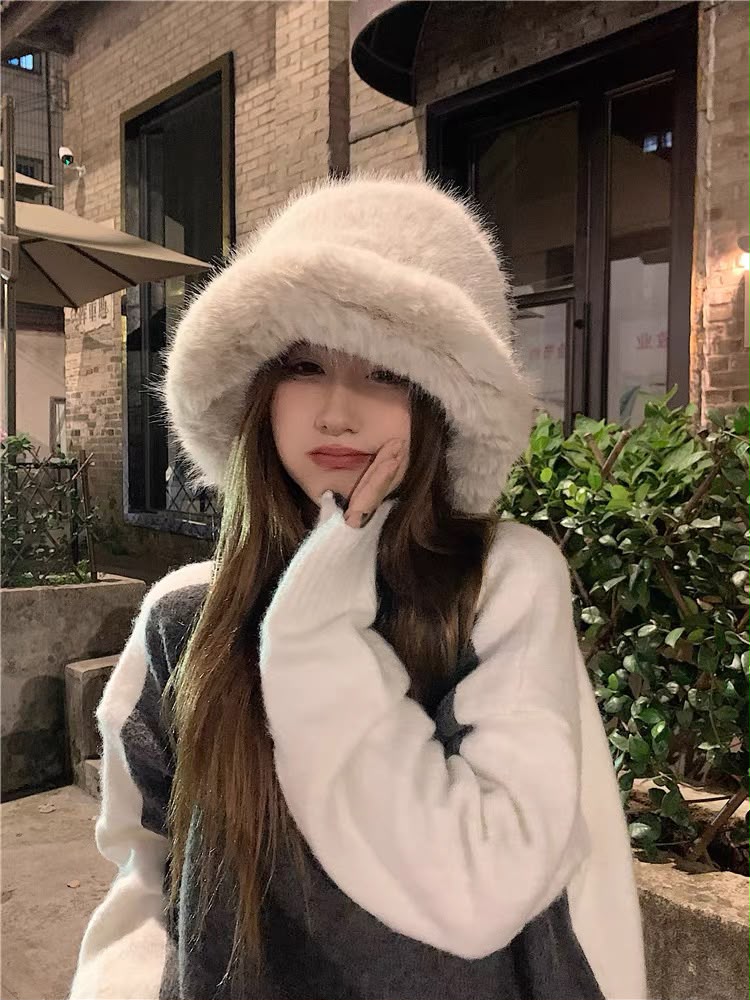 Uni Pandaa faux fur bucket hat