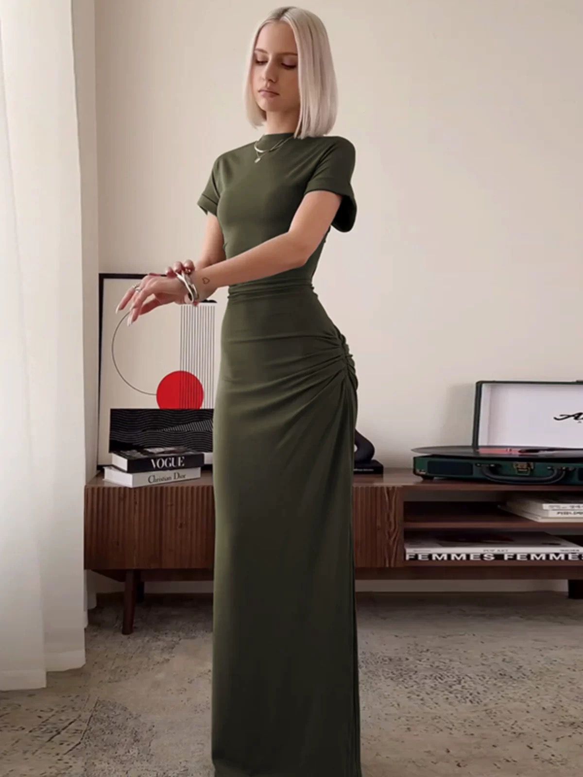 Simple Straight Shoulder Short-Sleeved Dress