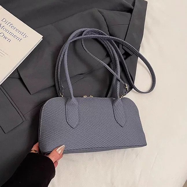 Hand-Held Commuter Bag