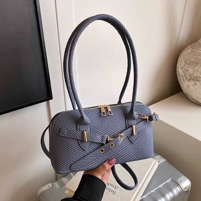 Hand-Held Commuter Bag