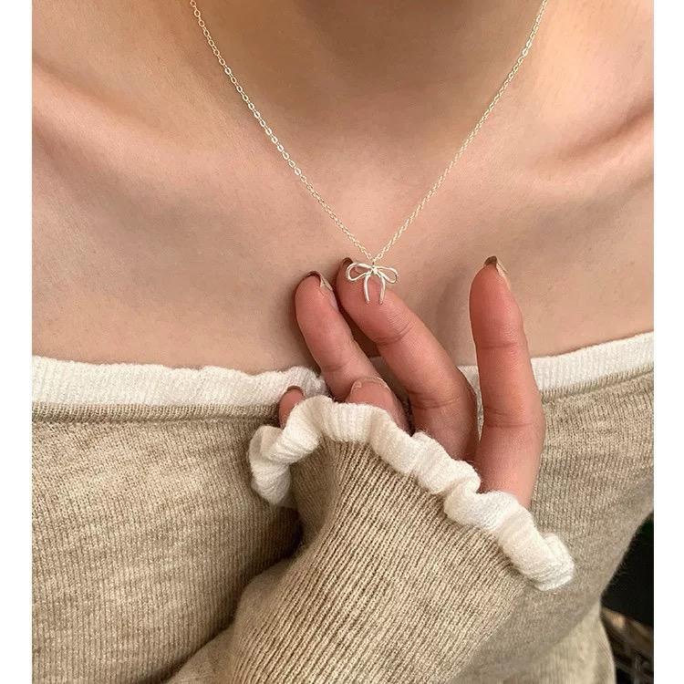 Simple Bow Line Necklace